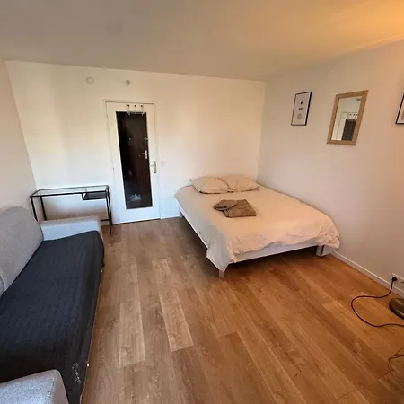 28m2 Pour 2- 3 Personnes Avec Balcon Metro Marcel Sambat Апартаменты